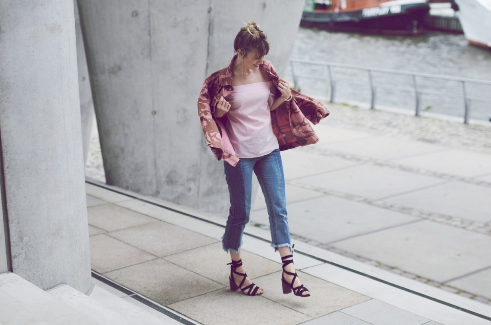 rose top, jeans, sandals, pink camouflage jacket
