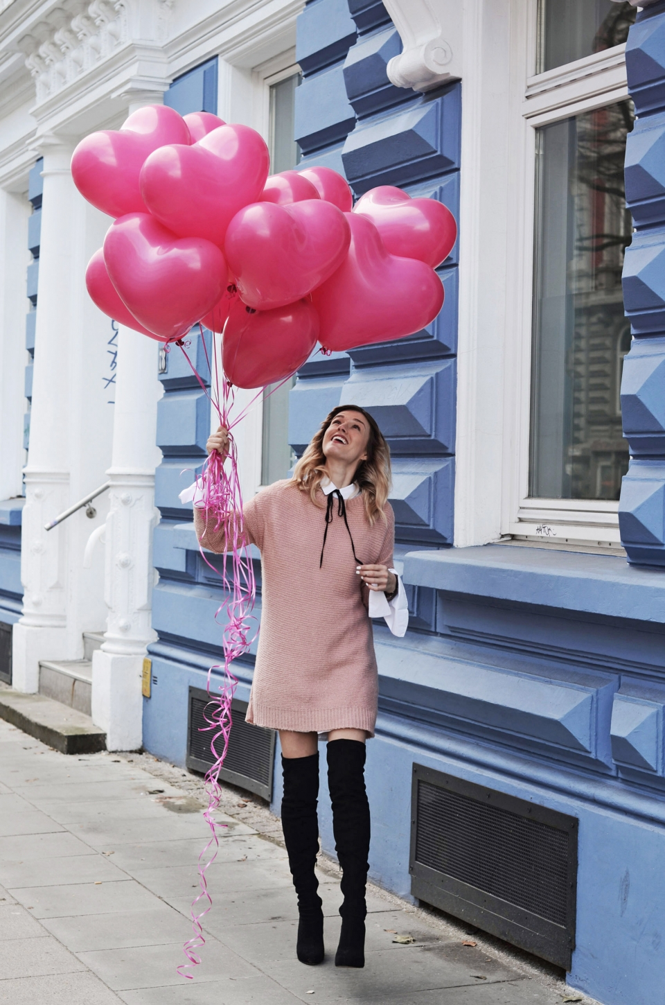 oversize pullover mit overknees, rosa luftballons, bluse mit schleife